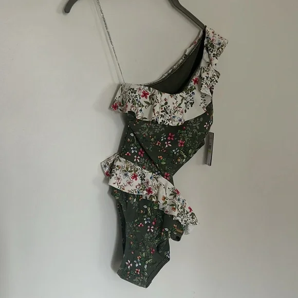 NWT Vince Camuto Piccadilly Ruffle One Shoulder Swimsuit - Picture 3 of 9